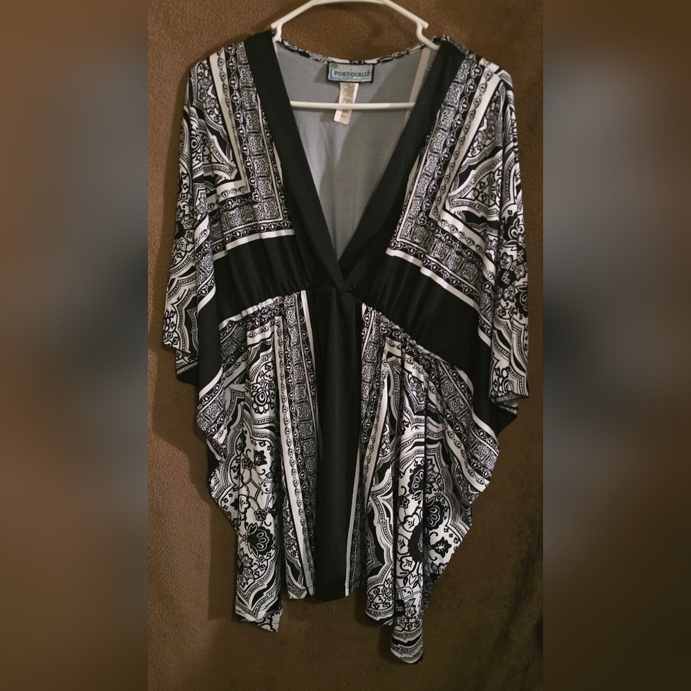 Black and White Patterned Women's Top
